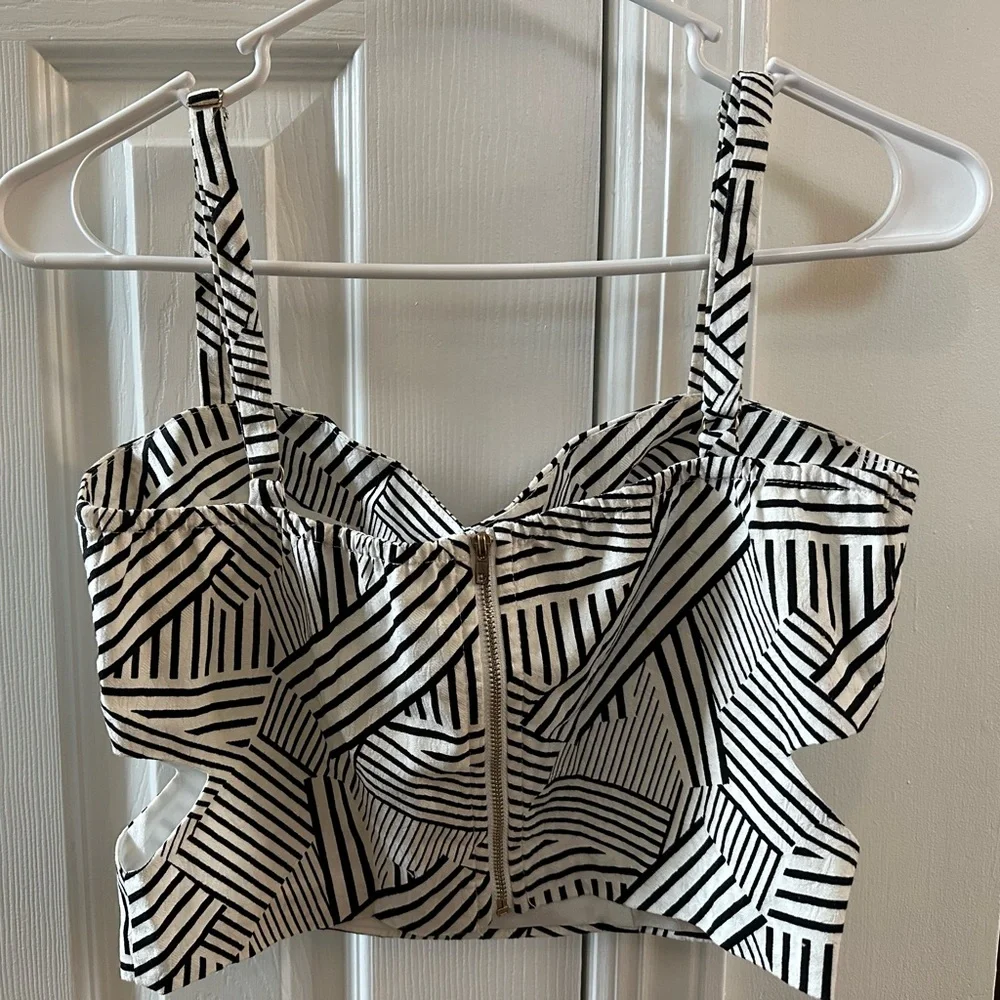 Lucy Paris Black and White Geometric Crop Top - Picture 3 of 7